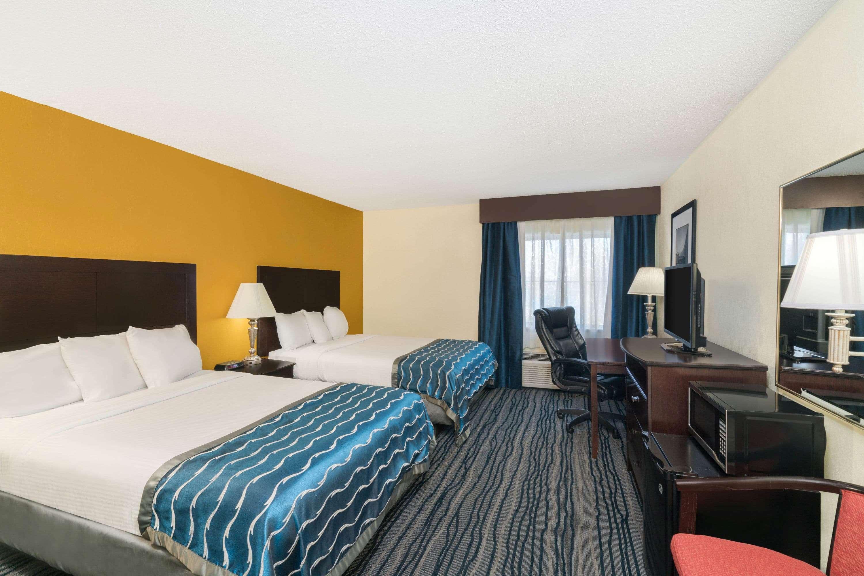 Comfort Inn & Suites Brentwood Exterior photo